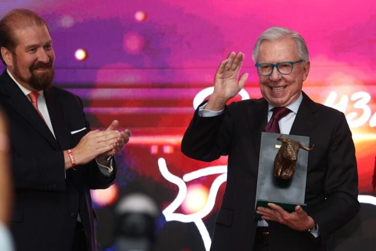 López Dóriga llama realizar una defensa organizada