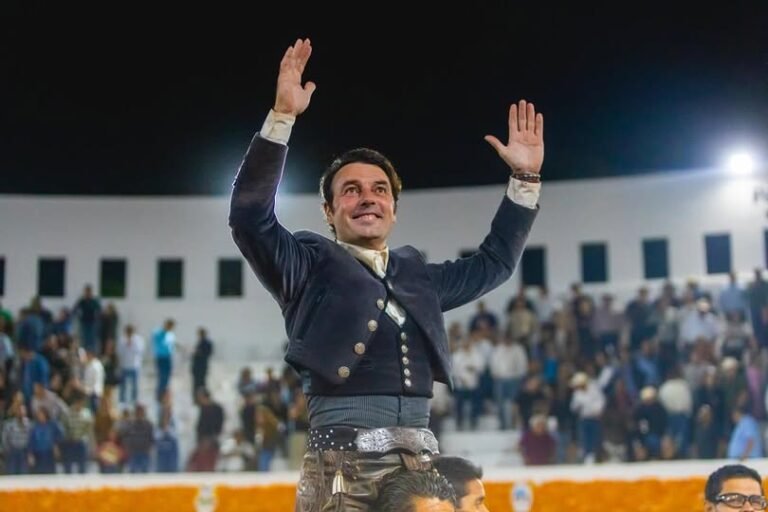 Andy reaparece y corta cuatro orejas.