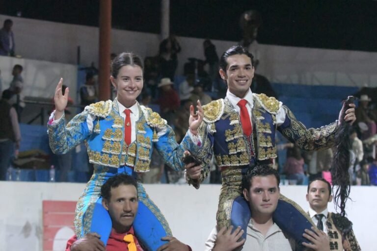 Miriam Cabas a hombros en Pabellón de Arteaga