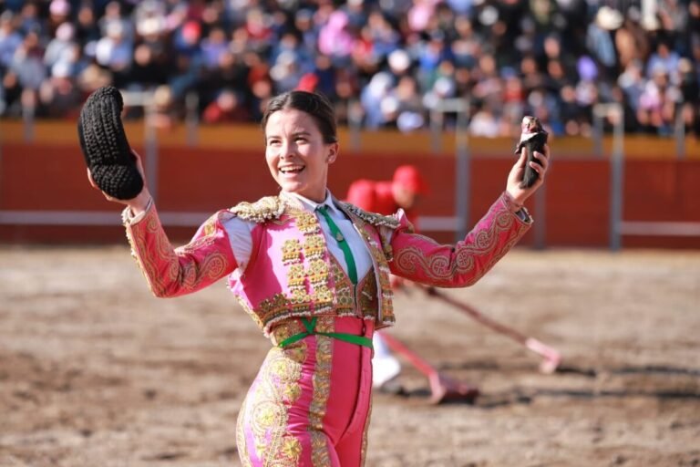 Cabas, oreja en la despedida de Angelino que salió en hombros