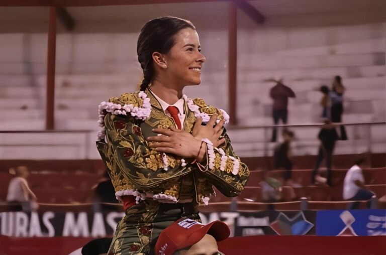 Miriam Cabas sale en hombros en Tlaltenango