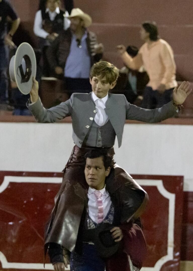 Puerta Grande para André durante su debut en Texcoco