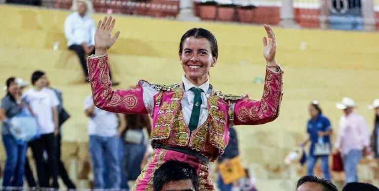 Miriam Cabas, tres orejas y rabo en San Miguel El Alto