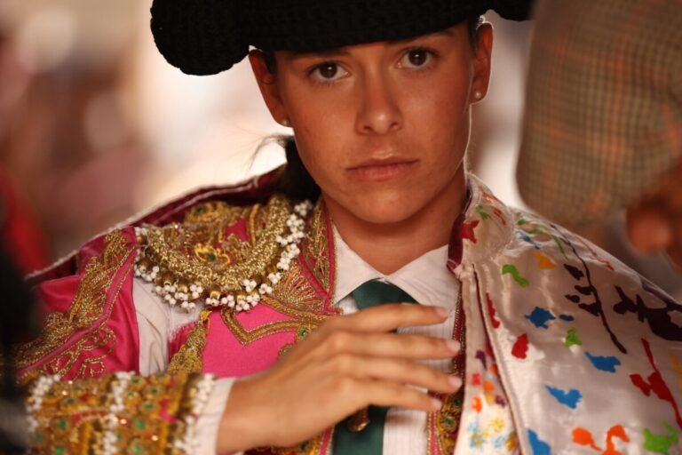 Cancelan la corrida que torearía Miriam Cabas en España