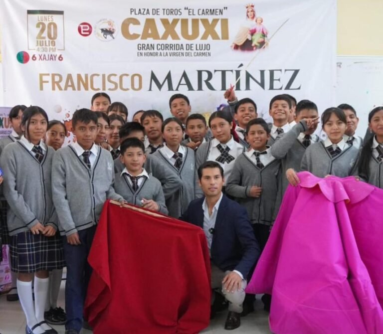Francisco Martínez promueve corrida en Caxuxi