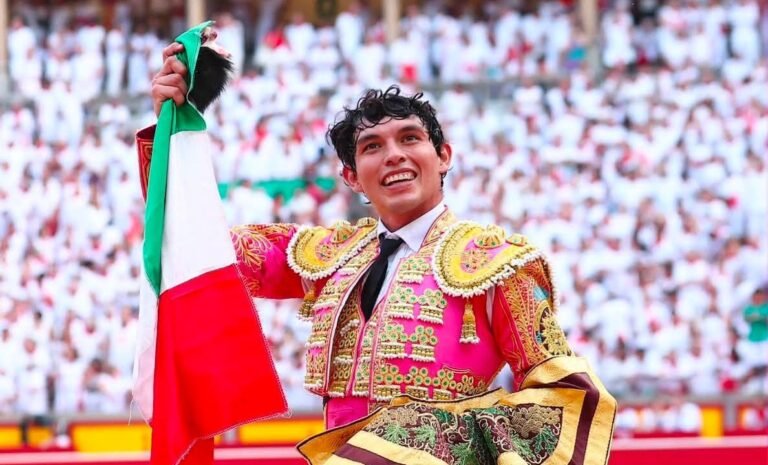 Isaac Fonseca corta una oreja en Pamplona