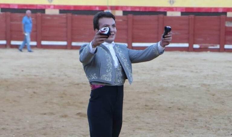Javi Funtanet tres orejas en el certamen Promesas del Rejoneo