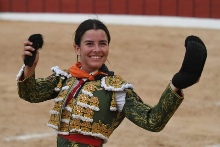 Miriam Cabas, oreja en El Burgo de Osma, España