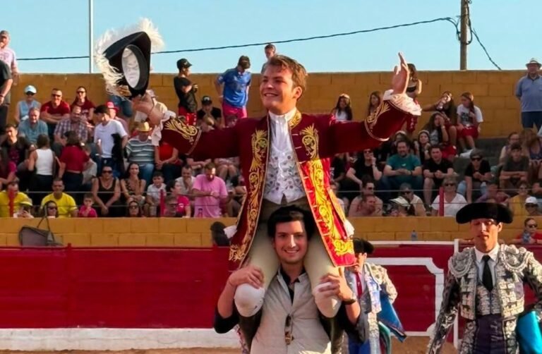 Javier Funtanet continúa la racha: dos orejas en Santa Eulalia, España
