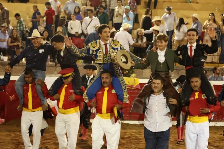 Todos a hombros en San Miguel El Alto