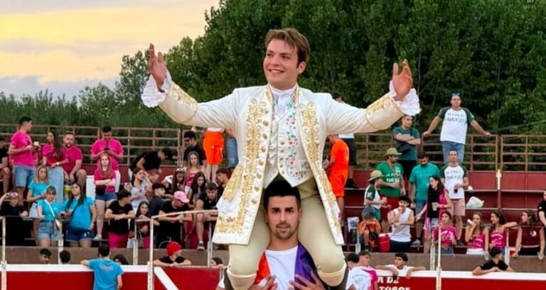 Javier Funtanet, cuatro orejas y un rabo en San Esteban, España