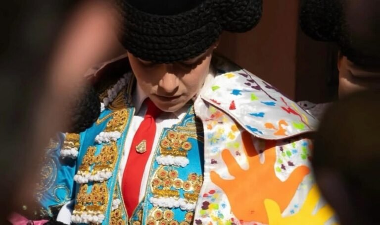 Miriam Cabas triunfa en la Feria de la Rosa, Ecuador