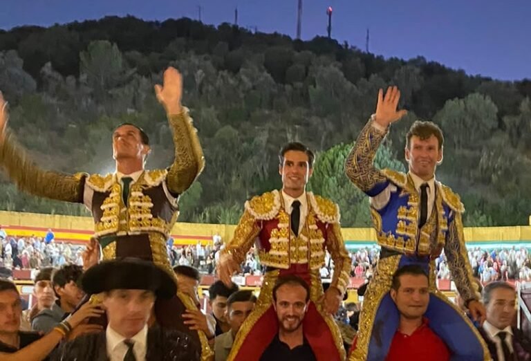 El Payo corta tres orejas en Ubrique